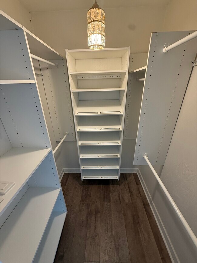 Building Photo - 402 Tresvant Dr