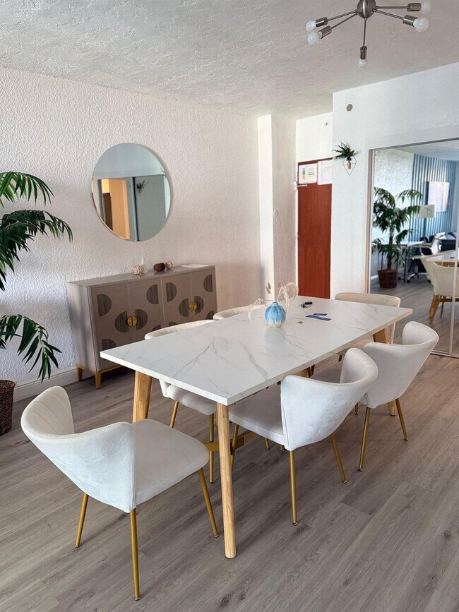 Building Photo - 4001 S Ocean Dr