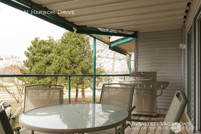 Building Photo - Condo with channel view
