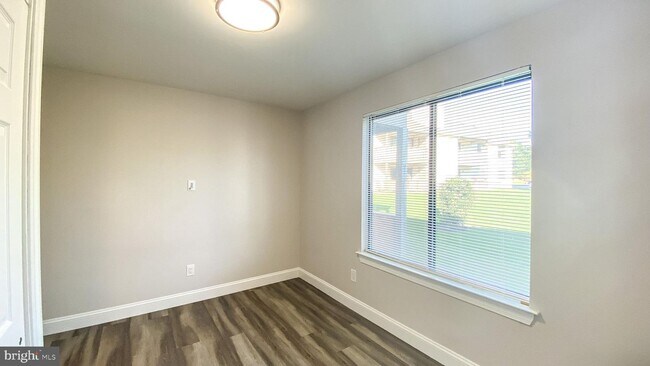 Building Photo - 403 The Woods-403