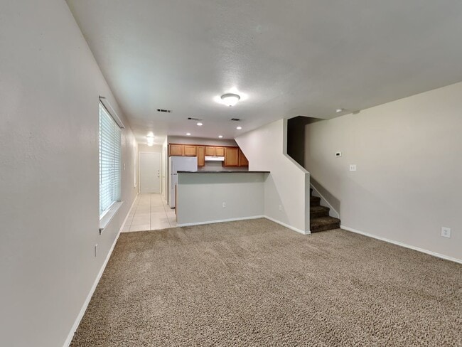 Building Photo - ONE MONTH FREE RENT! CALL NOW!