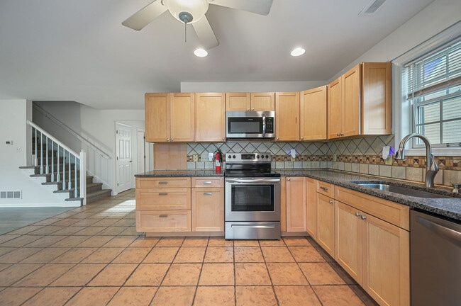 Building Photo - 93 Wyatt St