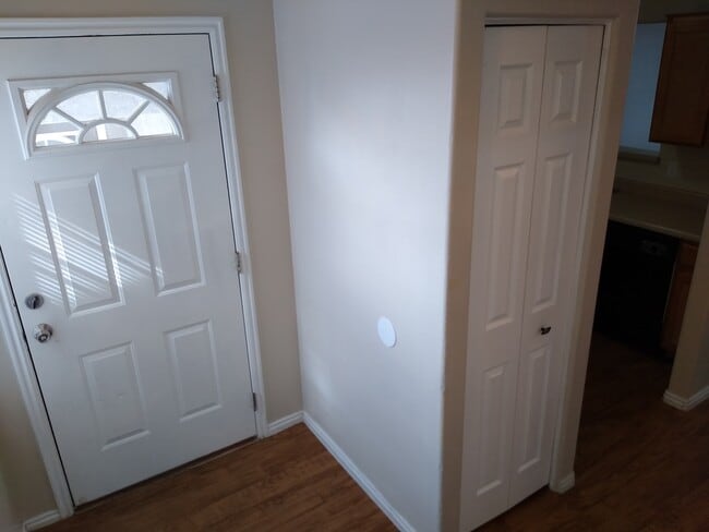 Building Photo - 334 S 400 E