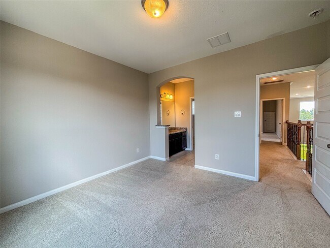 Building Photo - 25639 Kearsley Dr
