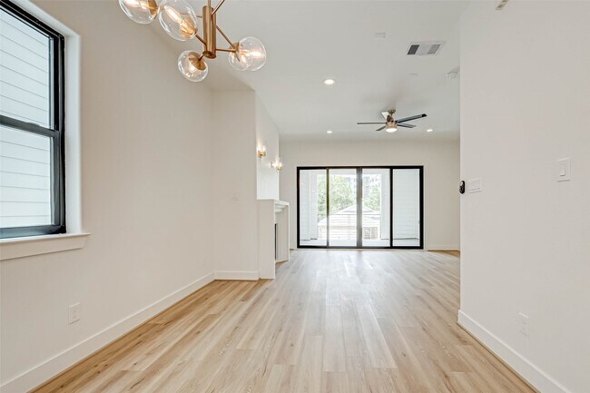 Building Photo - 3503 Anita St