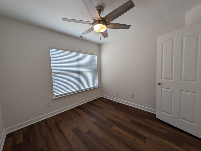 Building Photo - Pristine End Unit Townhome located in the Prosperity Place community!