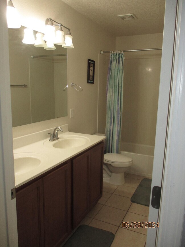 Building Photo - 2432 Violeta Cir SE