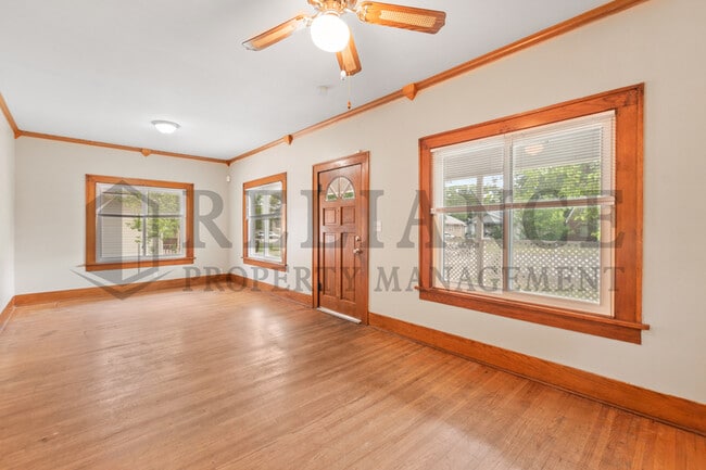 Building Photo - 719 S Glenn St