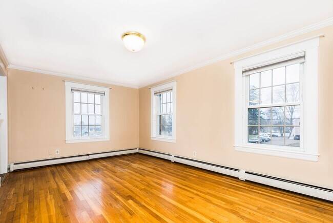 Building Photo - 709 Central Ave