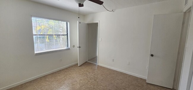 Building Photo - 6020 Shaker Wood Cir