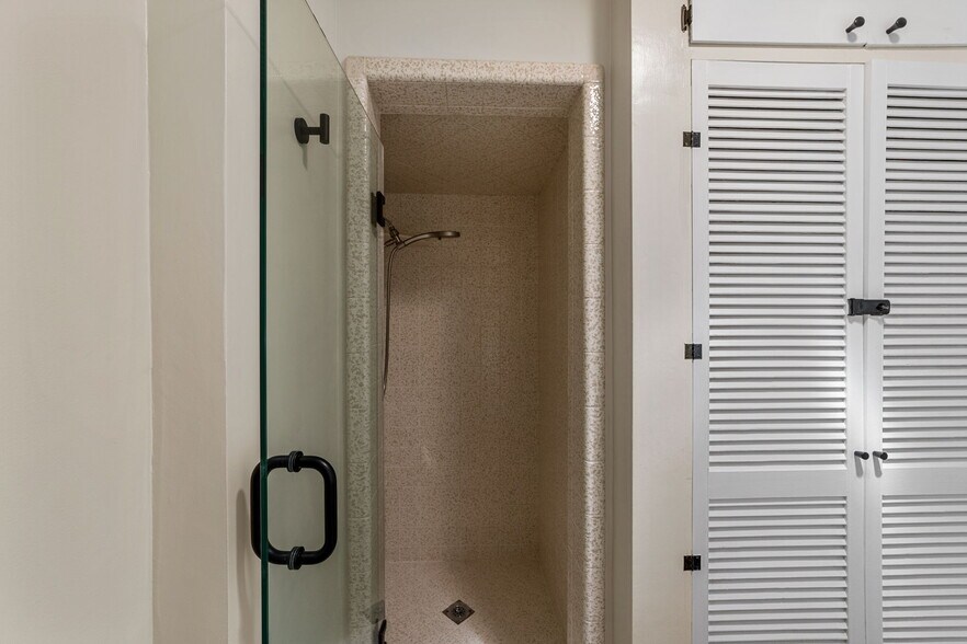 Building Photo - 4759 Baylor Dr