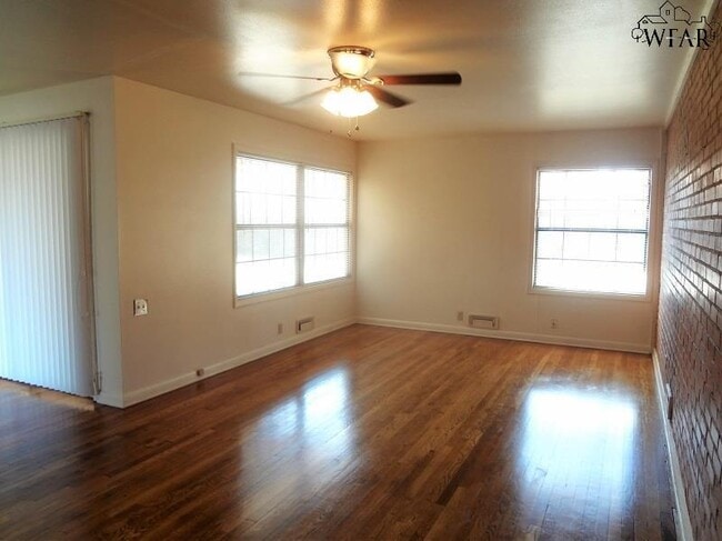Building Photo - 1553 Hanover Rd