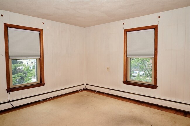 Building Photo - 127 Upham St