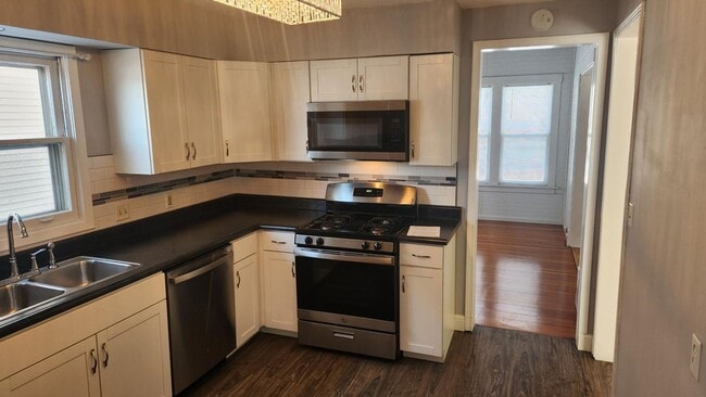 Building Photo - Historic, recently updated single-family h...