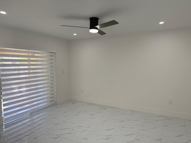 Building Photo - 1280 W 38th St