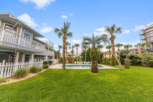 Building Photo - 169 Pompano St