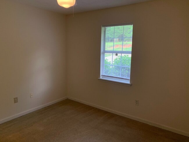 Building Photo - PRE-LEASING FOR AUGUST 2026!