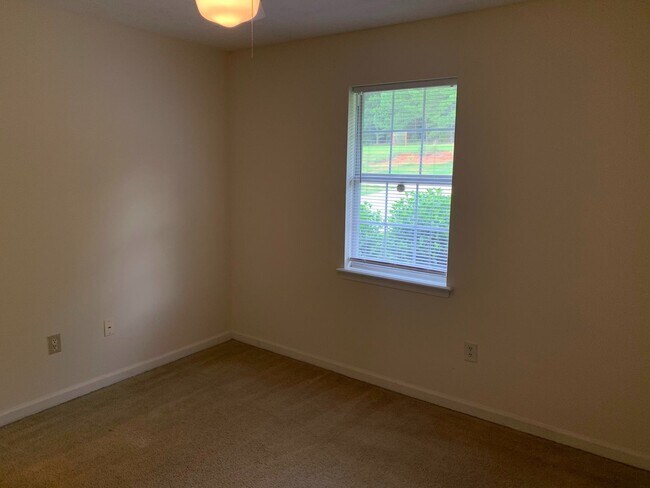 Building Photo - PRE-LEASING FOR AUGUST 7 2026!