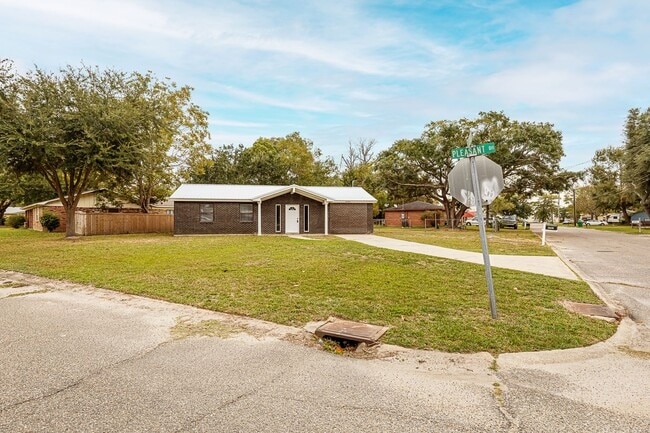 Building Photo - 4703 Bronfair Ave