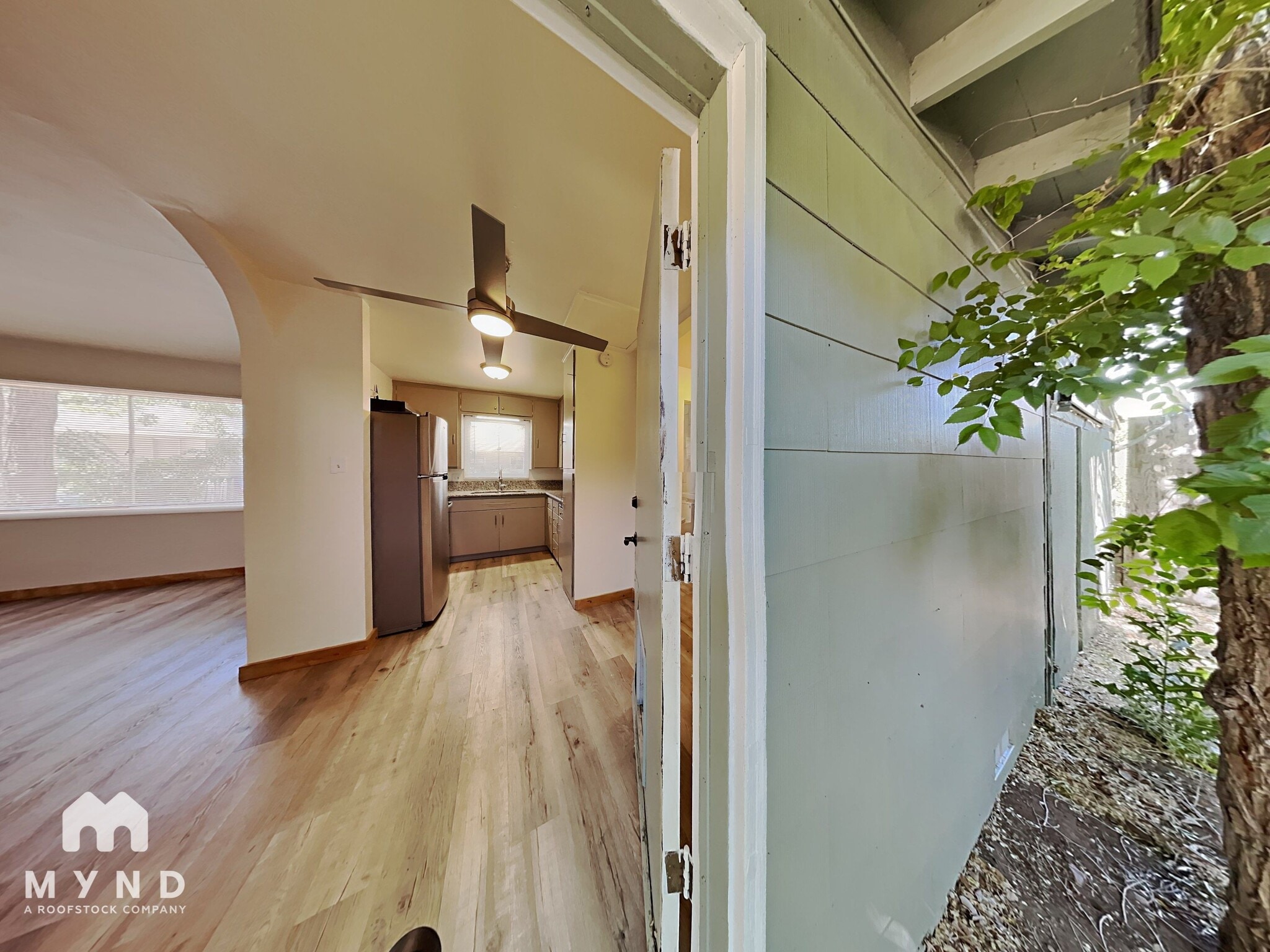 Building Photo - 220 Hillcrest Dr