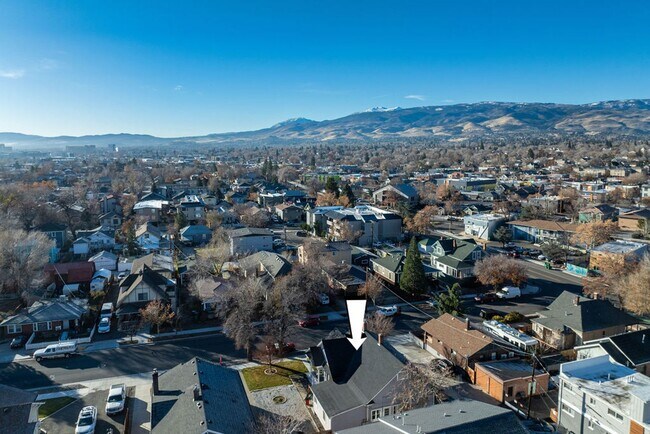 Building Photo - 331 Roberts St