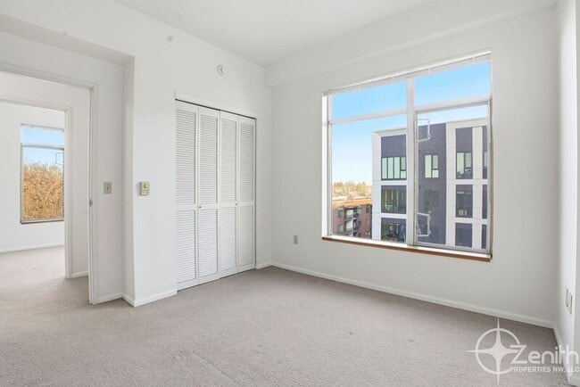 Building Photo - 701 Columbia St