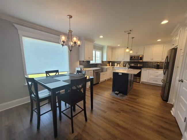 Building Photo - Stunning 4-Bedroom Home in Knights Landing with Community Pool & Modern Upgrades!