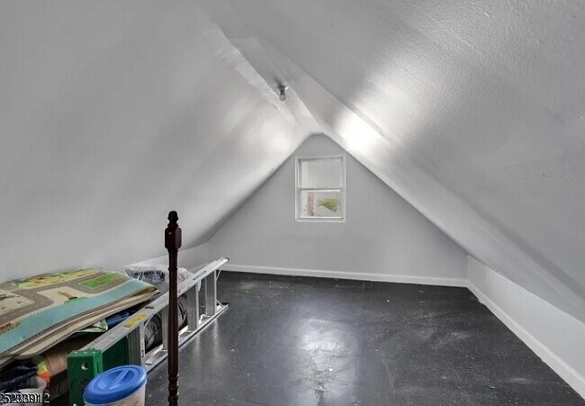 Building Photo - 550 Spring St