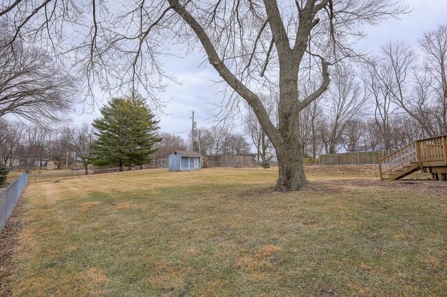 Building Photo - 6725 NW Hilldale Dr