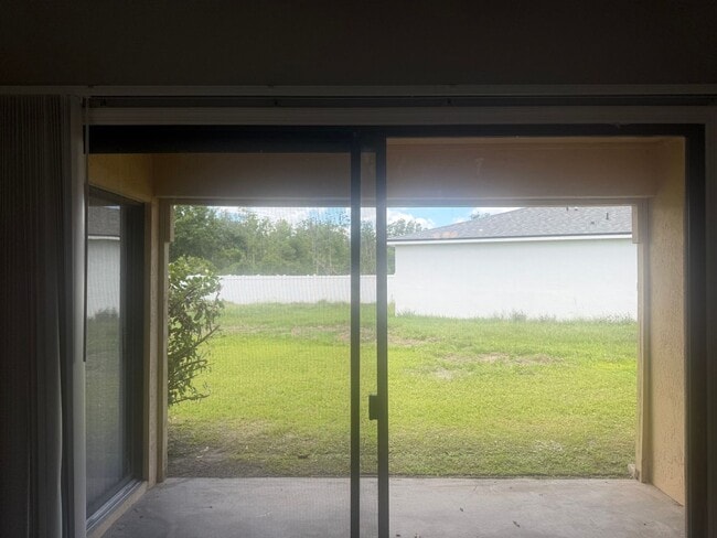 Building Photo - Spacious Duplex in Poinciana
