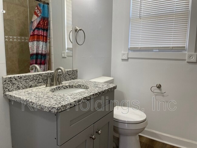 Building Photo - 816 Mullen Rd