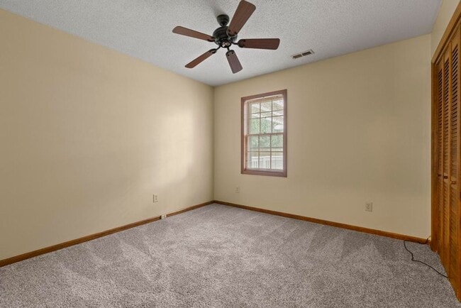 Building Photo - Cul-de-Sac Homesite! Tons of Room!