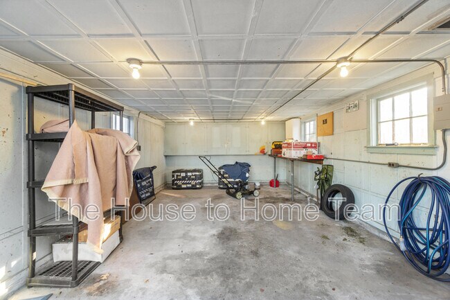 Building Photo - 405 Farrell St