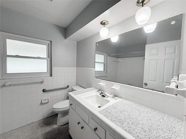 Building Photo - 1001 Brookside Dr