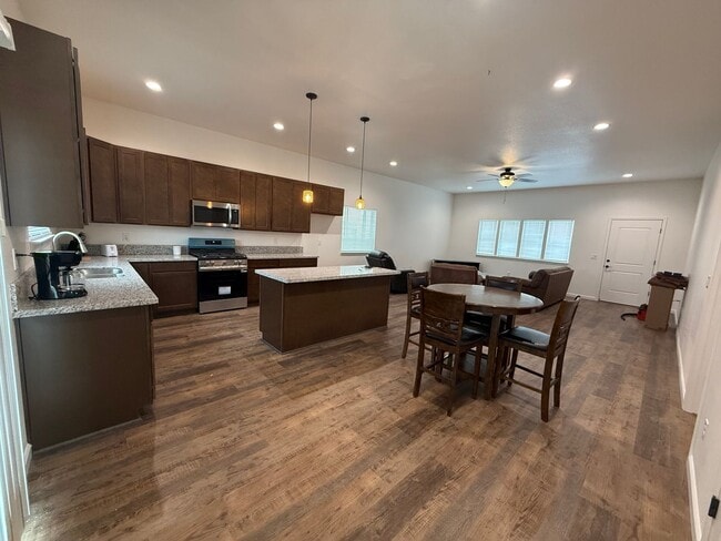 Building Photo - Fully Furnished