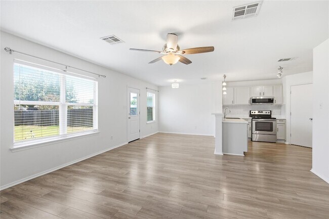 Building Photo - 209 Rinehardt St
