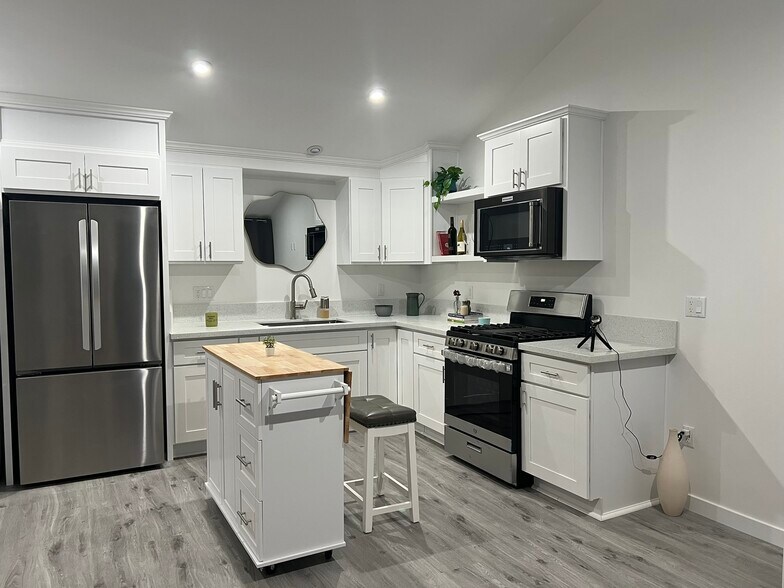 Kitchen - 4555 Narrot St