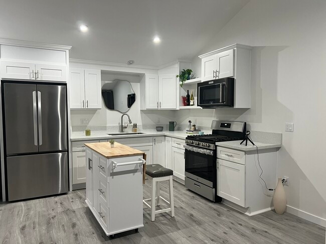 Kitchen - 4555 Narrot St