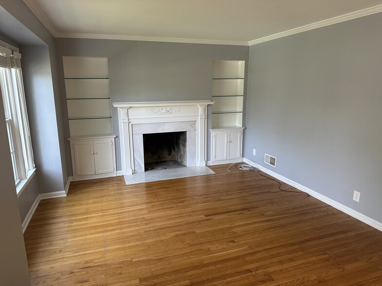 Built in bookshelves around the fireplace in the living room. - 5101 Boulevard Pl