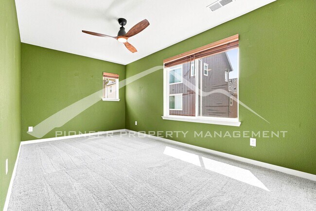 Building Photo - Charming Home with Central AC and Washer/Dryer