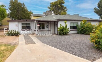 Building Photo - Spacious Town Home with All Essential Amenities | Pet Friendly