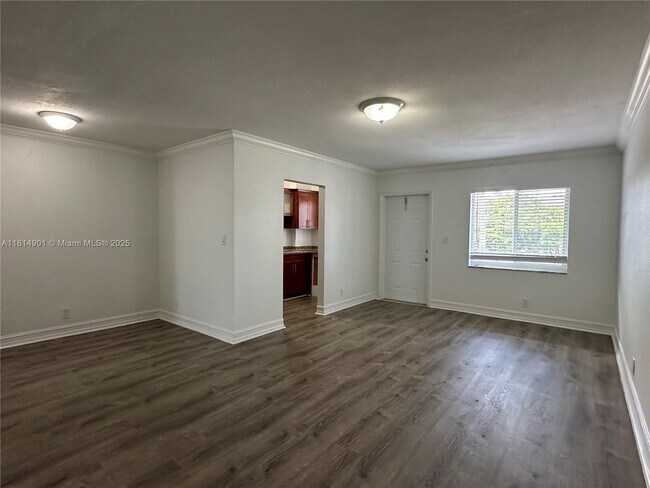 Primary Photo - 1400 NE 56th St