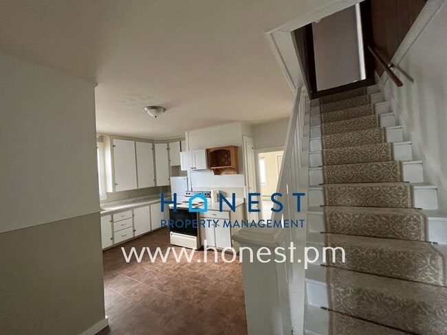 Building Photo - 8 Lasalle St