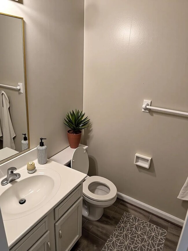 Building Photo - Charming 2BR Condo in Charlotte