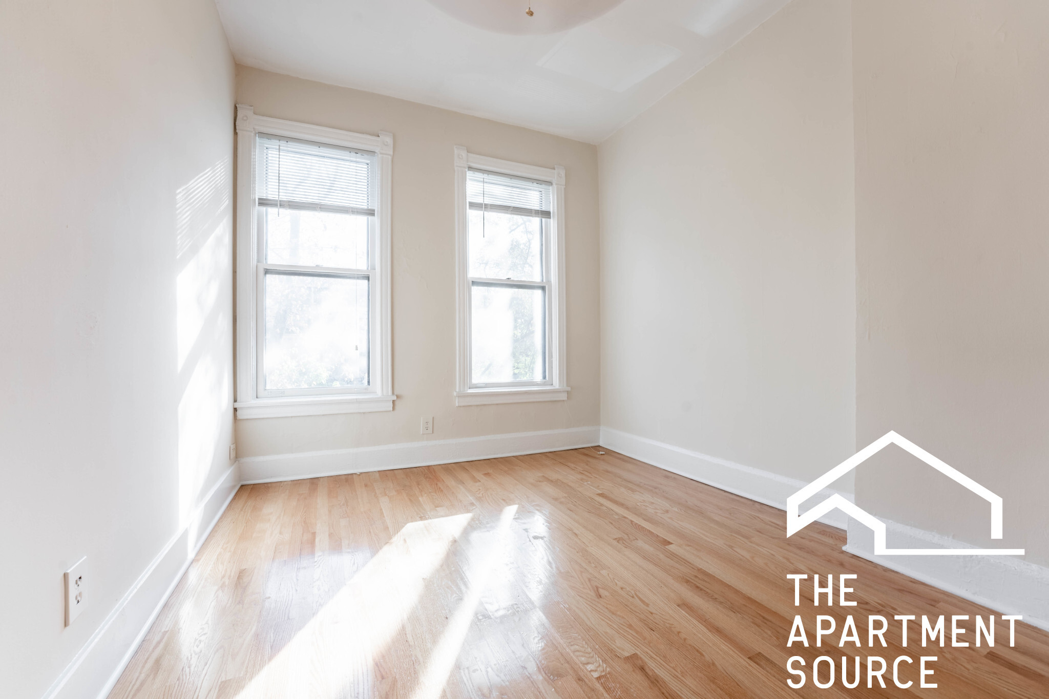 Building Photo - 1208 W Wrightwood Ave