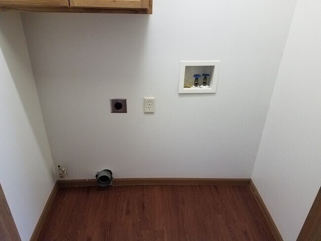 Building Photo - 221-D