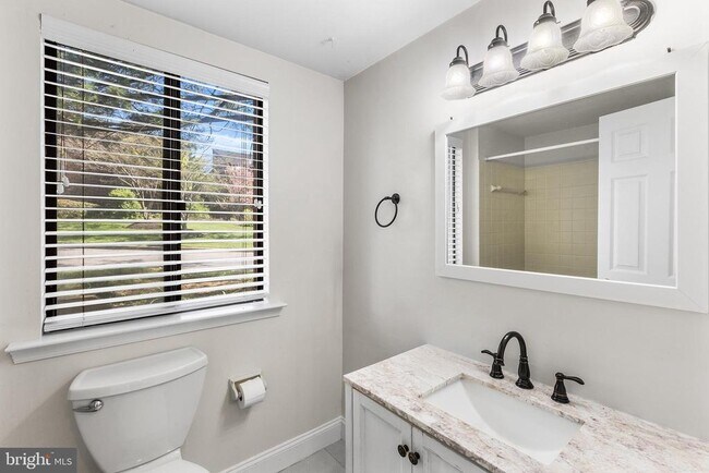 Building Photo - 403 Mountainview Dr