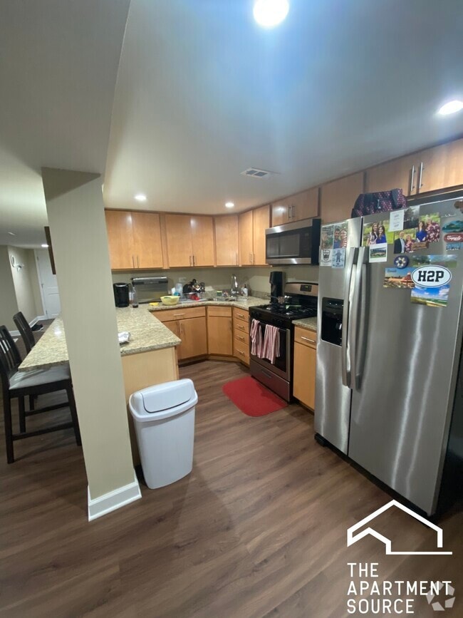 Building Photo - 2118 N Avers Ave