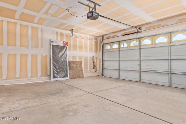 Building Photo - 36532 W Barcelona Ln