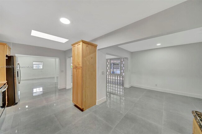 Building Photo - 840 NE 182nd St